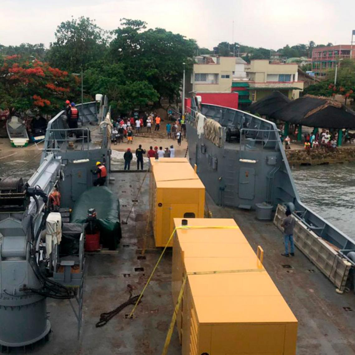 Armada transportó 9 toneladas de ayudas humanitarias y 2 plantas eléctricas para Isla Fuerte