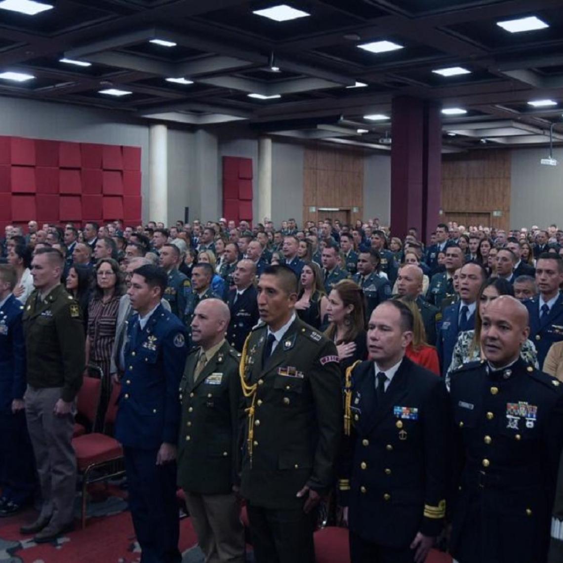 267 hombres y mujeres de las Fuerzas Militares de Colombia y extranjeros culminaron el curso de Estado Mayor