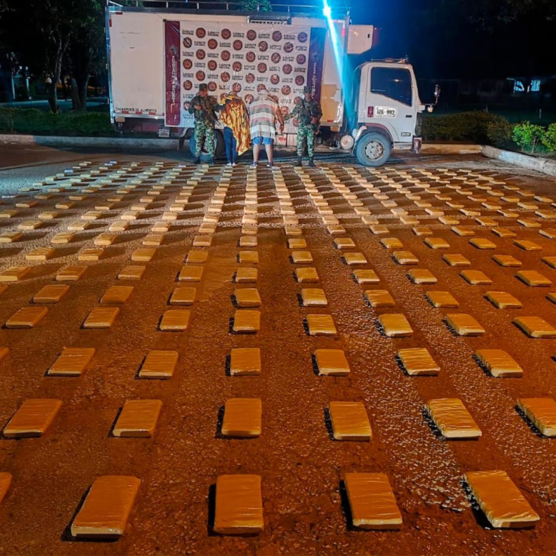 Intentó sobornar a los soldados para pasar 625 kilos de marihuana