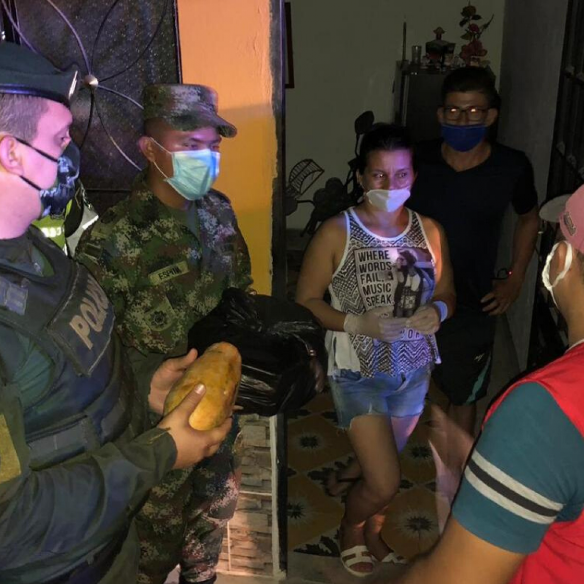 Ejército Nacional entrega mercados a comunidades de escasos recursos en el Meta