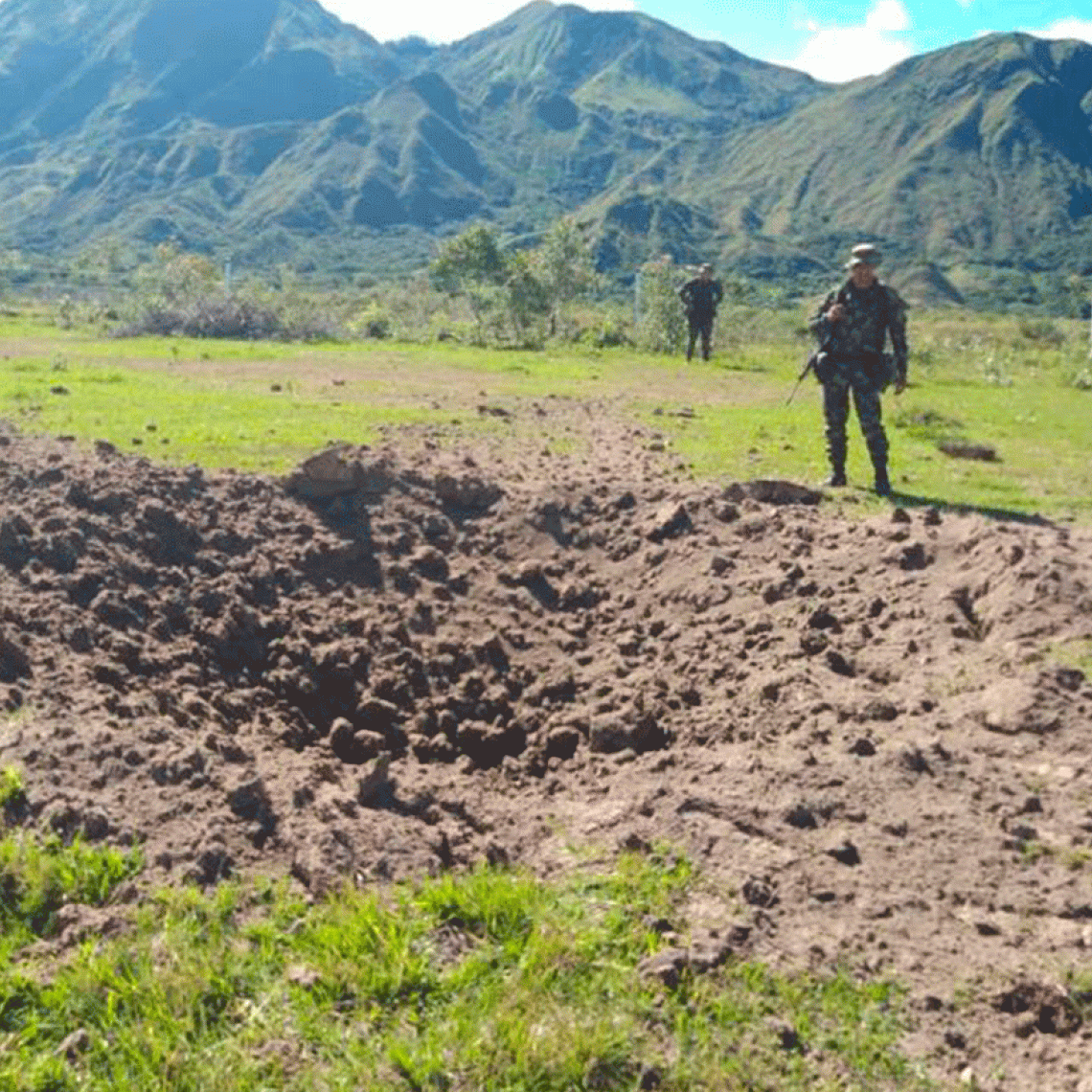 Ejército y Fuerza Aérea inhabilitaron una pista de aterrizaje en el municipio de Mercaderes, Cauca, empleada por grupos dedicados al narcotráfico que estarían al servicio del Grupo Armado Organizado, GAO, Eln