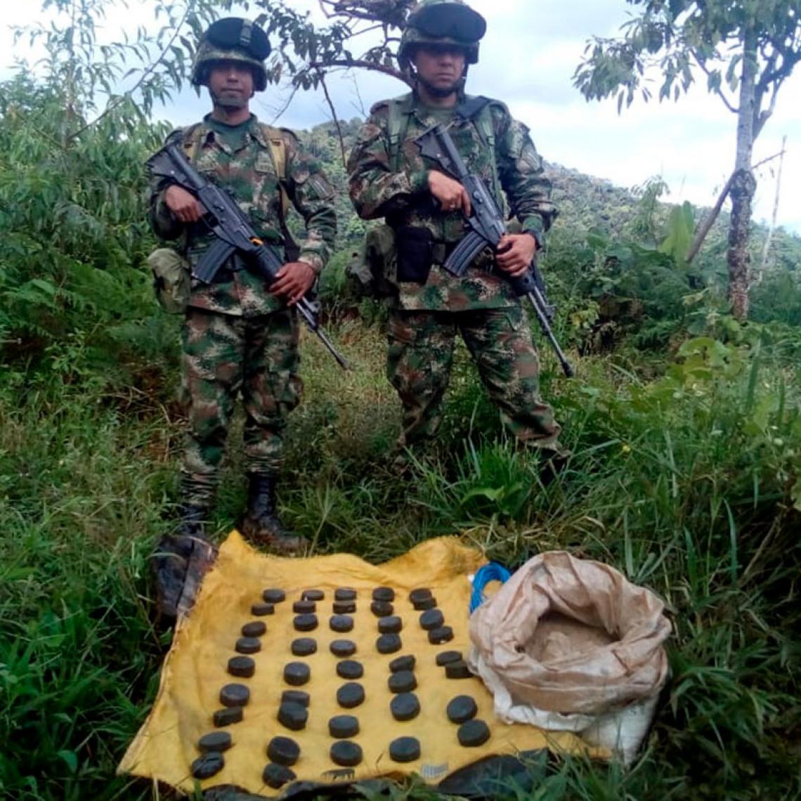Fuerzas Militares neutralizan 50 artefactos explosivos en un depósito ilegal en el Caquetá