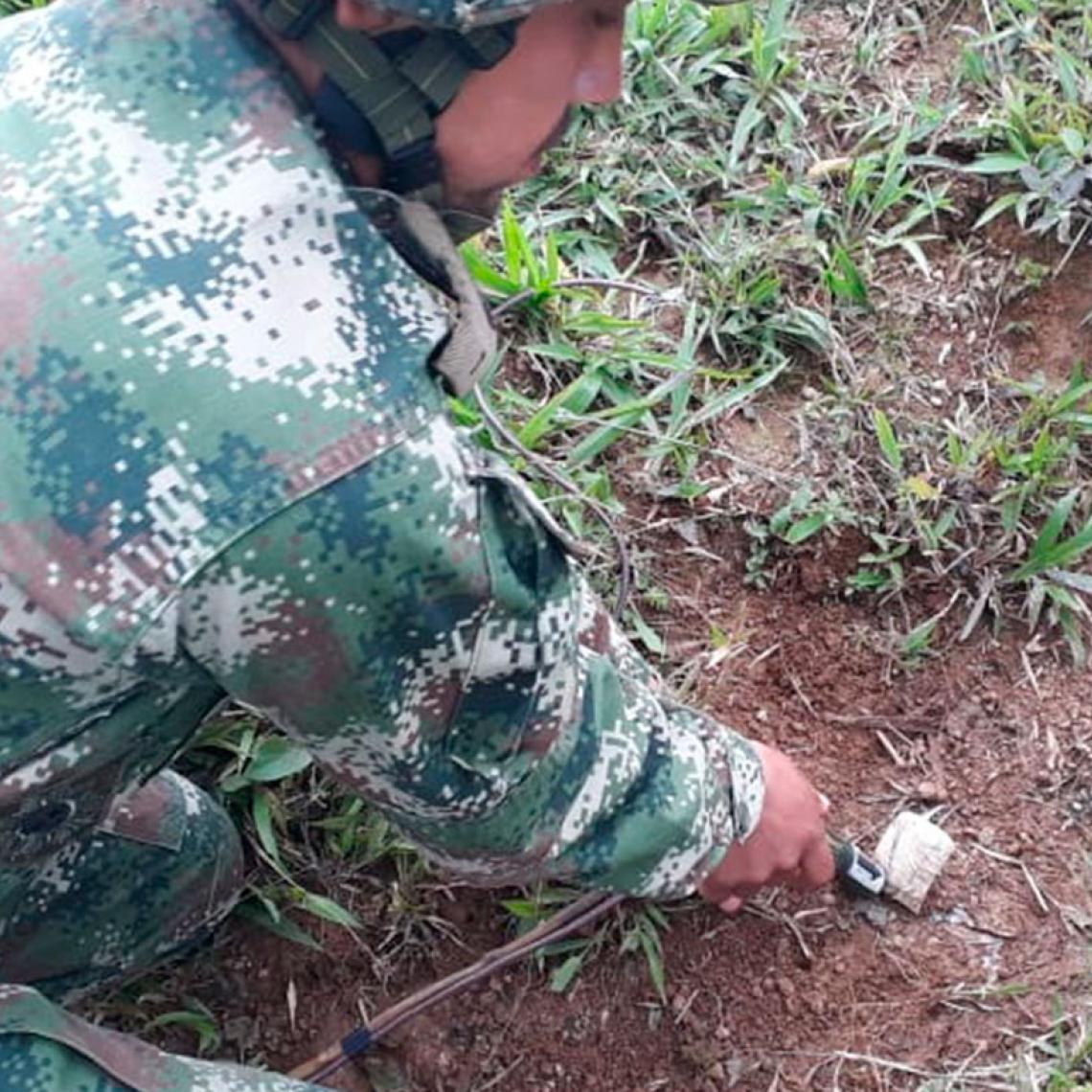 Soldados del Ejército Nacional desactivan tres minas antipersonales en Nariño