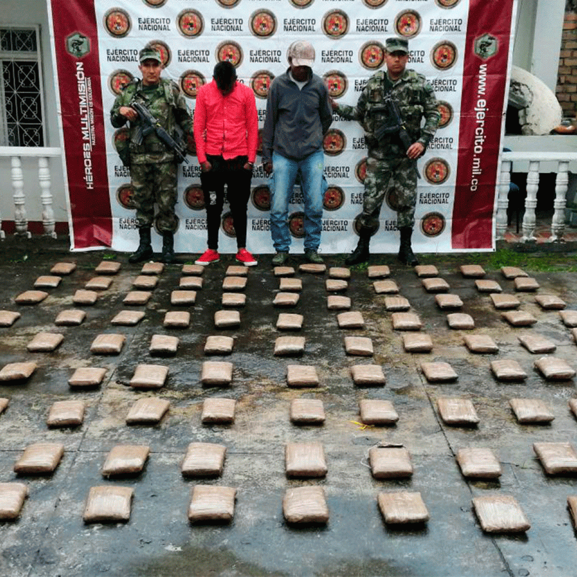 Capturado por llevar 53 kilos de marihuana en el maletero de un bus