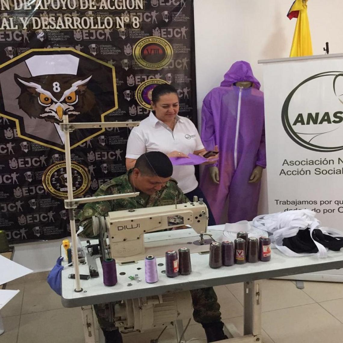 Ejército Nacional confecciona tapabocas y trajes quirúrgicos: la mejor arma de prevención
