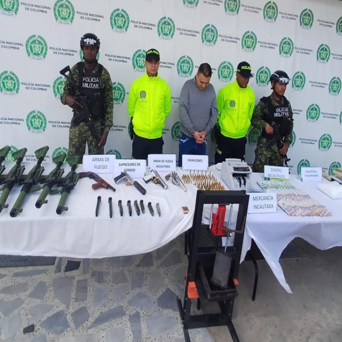 Ejército Nacional, en coordinación con la Policía y la Fiscalía incautan armas en Usme