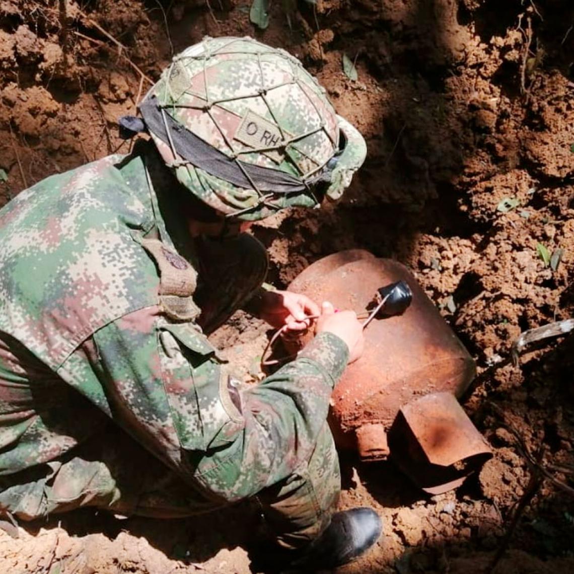 Ejército en el Guaviare destruye depósito ilegal con más de una tonelada de explosivos