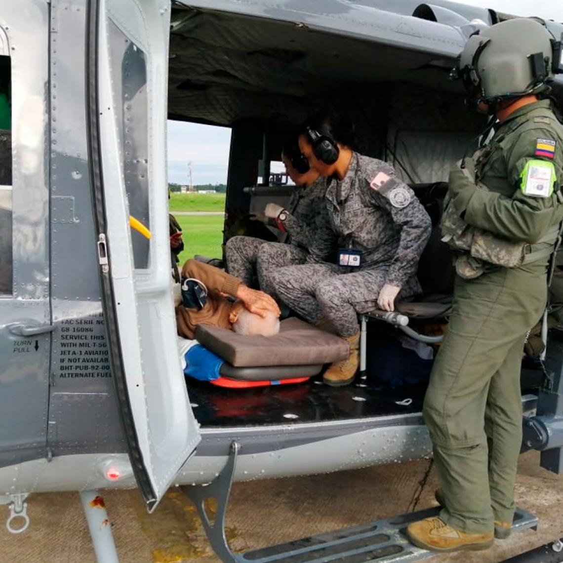 Atención oportuna de la Fuerza Aérea Colombiana para adulto mayor en Puerto Leguizamo