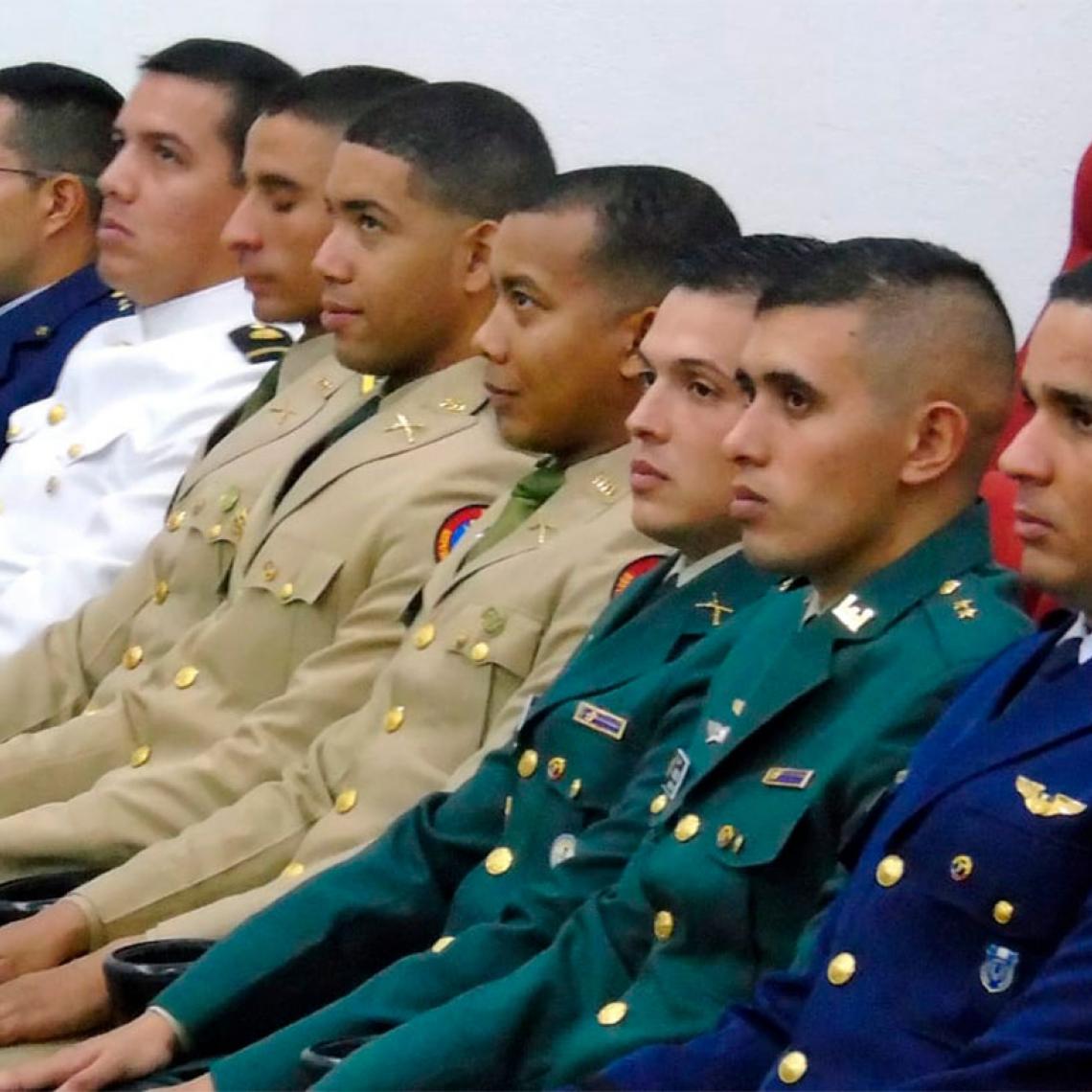 Nuevos pilotos de helicópteros de Colombia, Perú, El Salvador, Honduras, Costa Rica y República Dominicana
