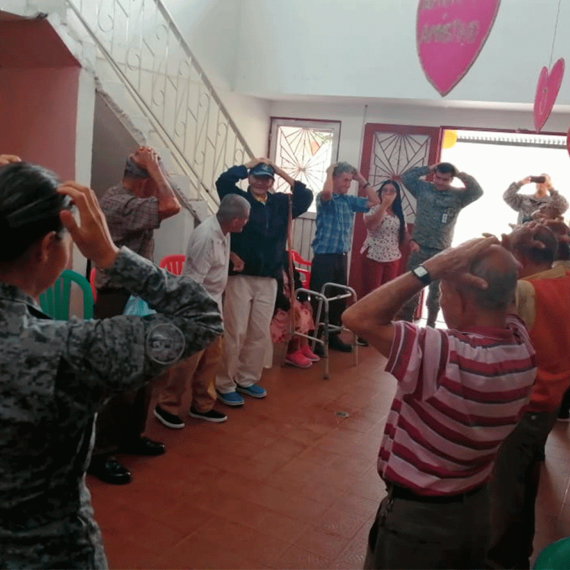 30 adultos mayores disfrutaron de un día gracias a la Fuerza Aérea en Villarrica, Tolima