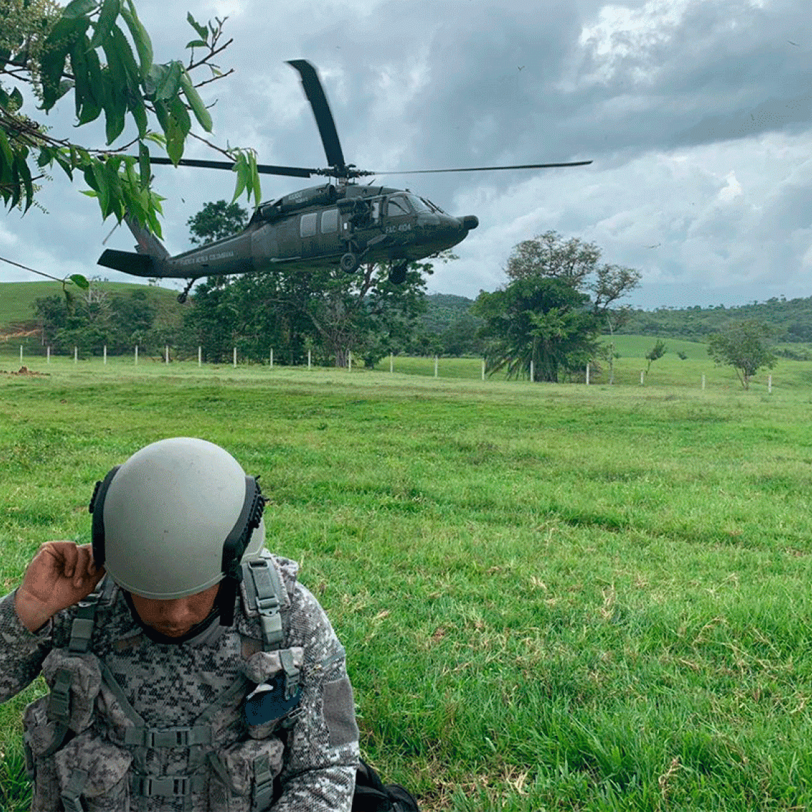 Ejército y Fuerza Aérea inutilizan pista ilegal para el narcotráfico en Tarazá, Bajo Cauca
