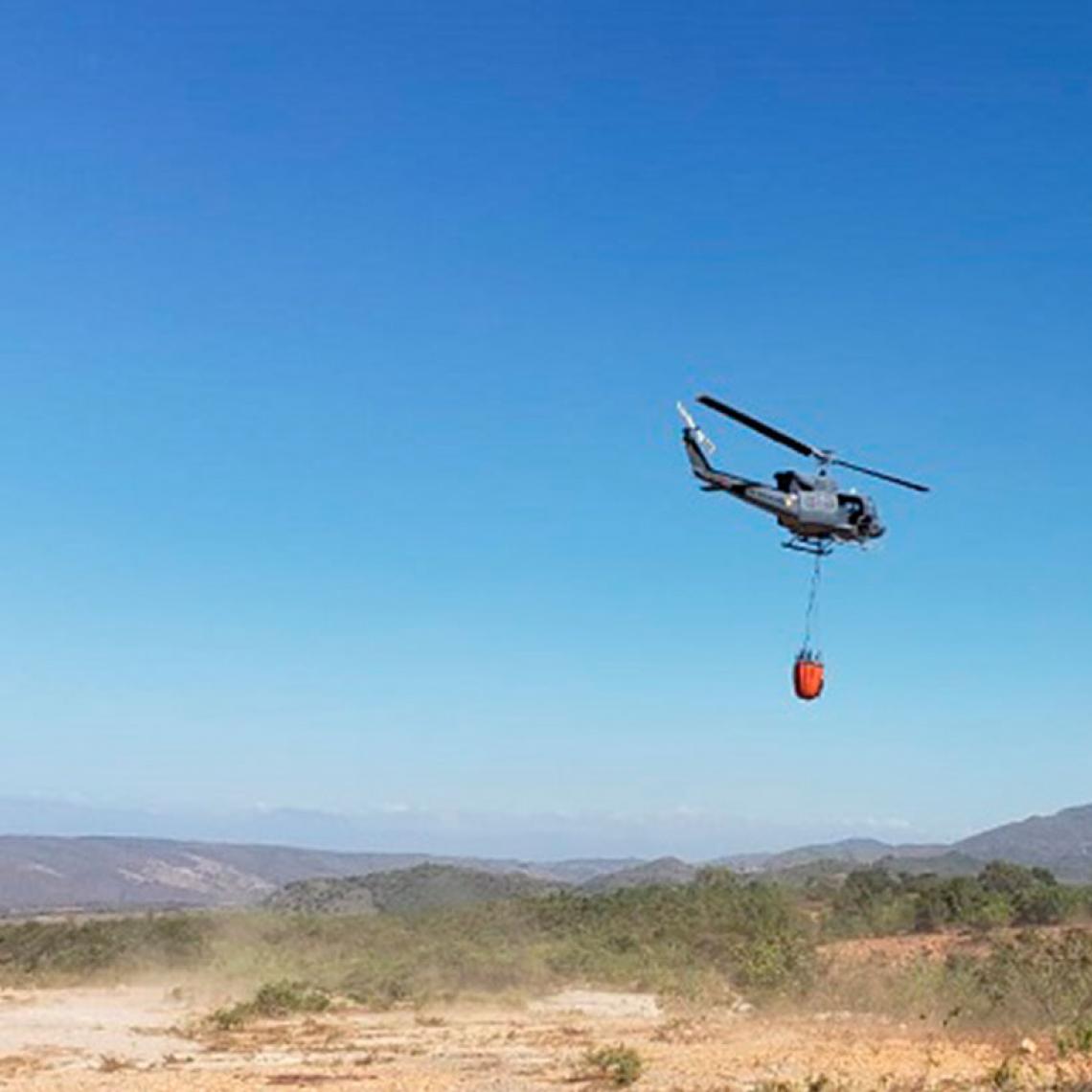 Incendio forestal en Manaure es controlado con la intervención de la Fuerza Aérea Colombiana