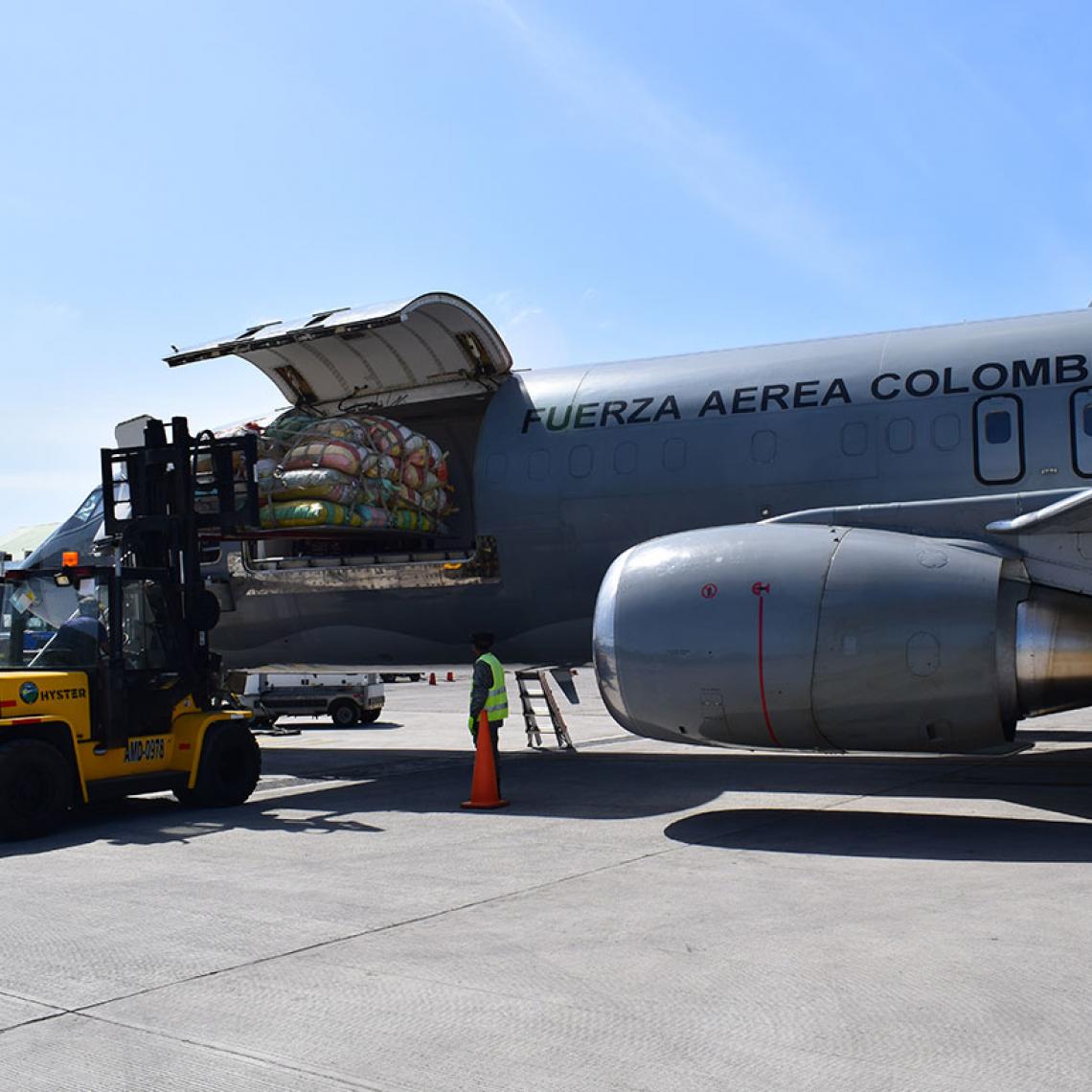 Fuerza Aérea Colombiana traslada material de reciclaje desde la isla de San Andrés hasta Bogotá