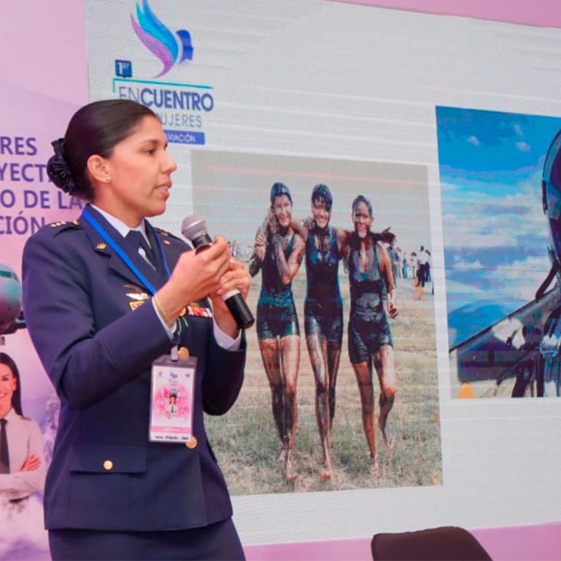 La primera mujer piloto de UH-60 Black Hawk, una historia que inspira