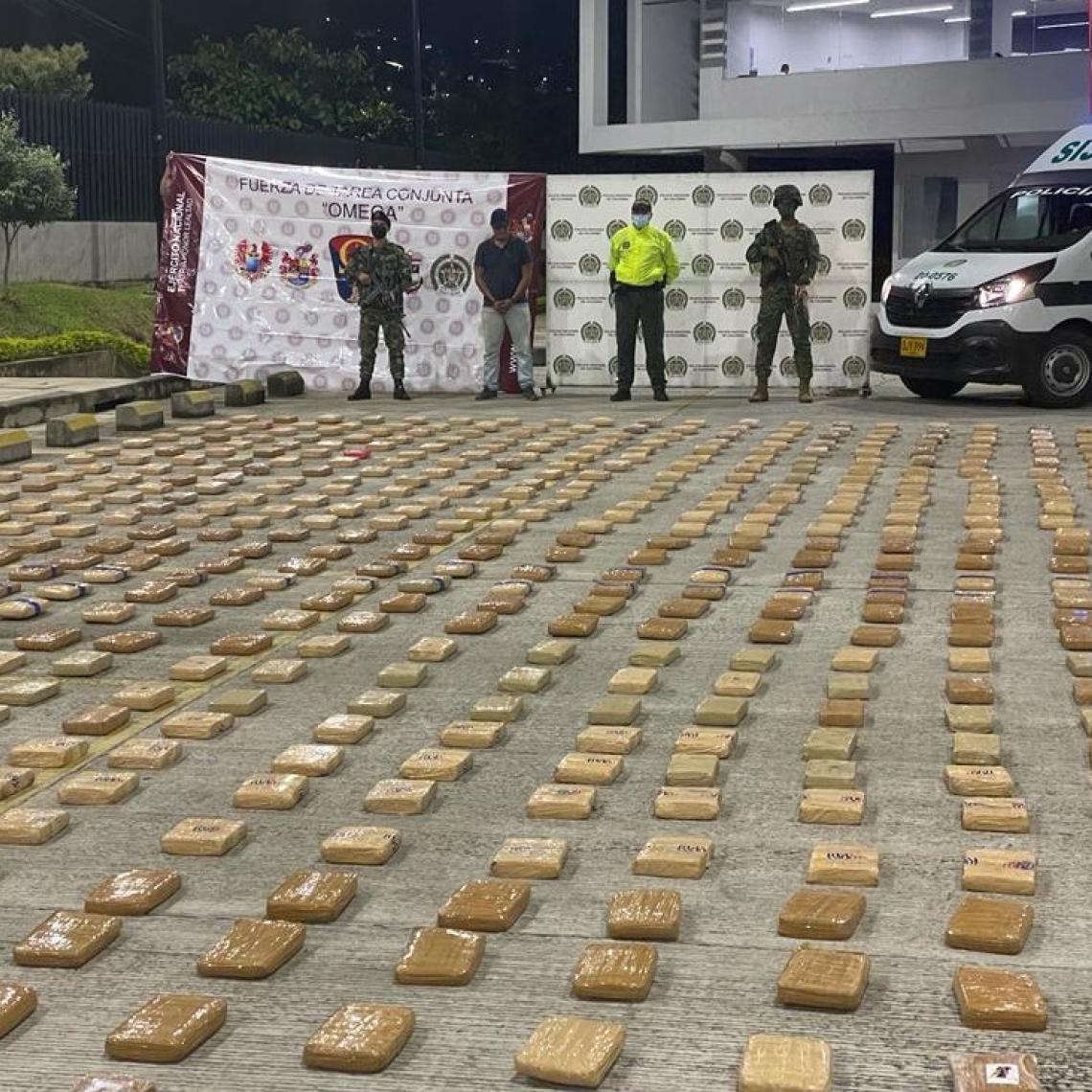 Fuerza de Tarea Conjunta Omega incauta volqueta con aproximadamente 800 kilos de marihuana en Caquetá
