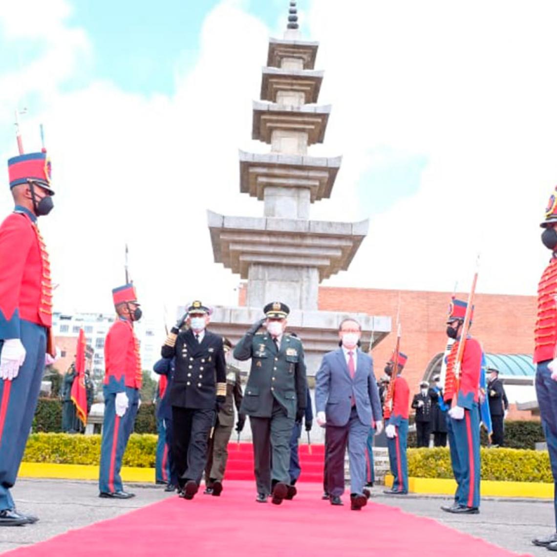 Fuerzas Militares rinden homenaje a los héroes de la guerra de Corea