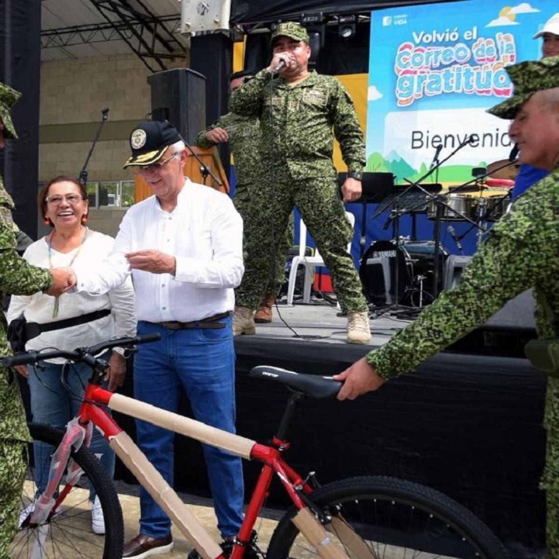 Arrancó formalmente el Correo de la Gratitud llevando alegría a todos los soldados y policías de Colombia