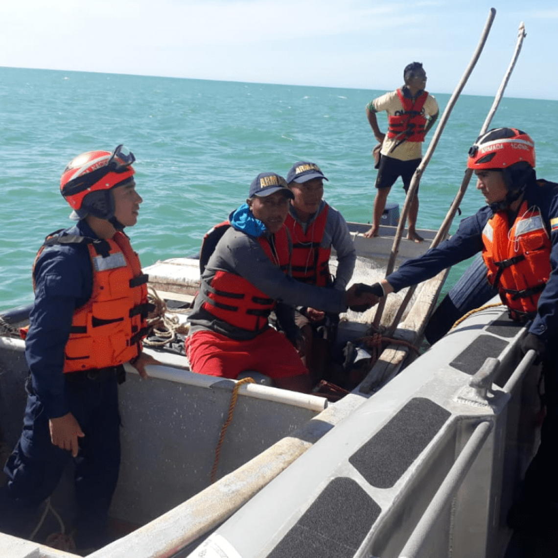 cogfm-rescatados-pescadores-deriva-caribe-jpg