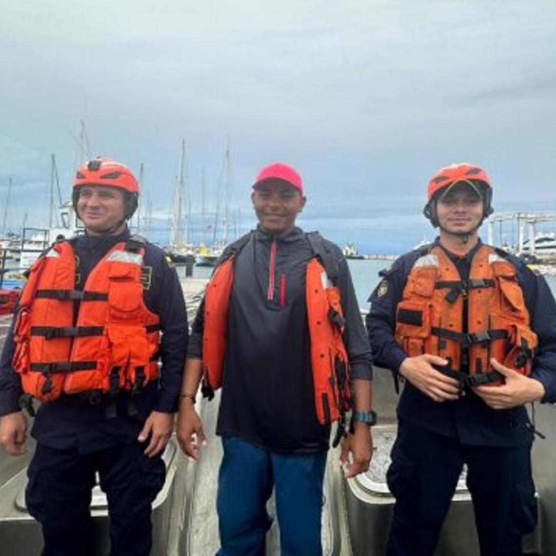 Armada de Colombia rescata a un ciudadano en Isla Aguja - Magdalena