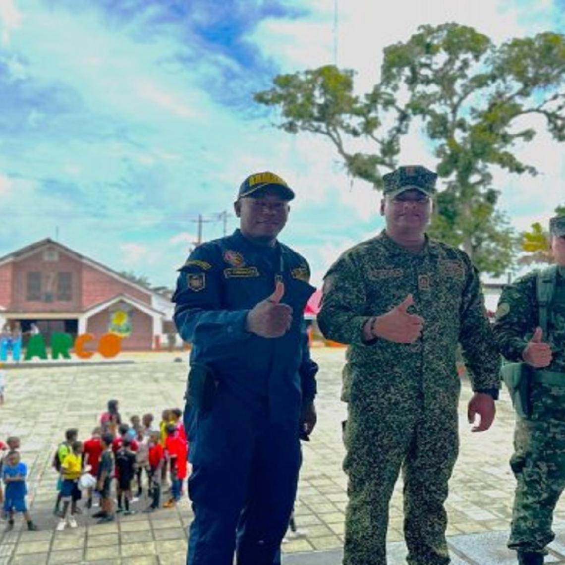 Las Fuerzas Militares de Colombia llegaron al Charco - Nariño con 3.7 toneladas de donaciones y atención médica