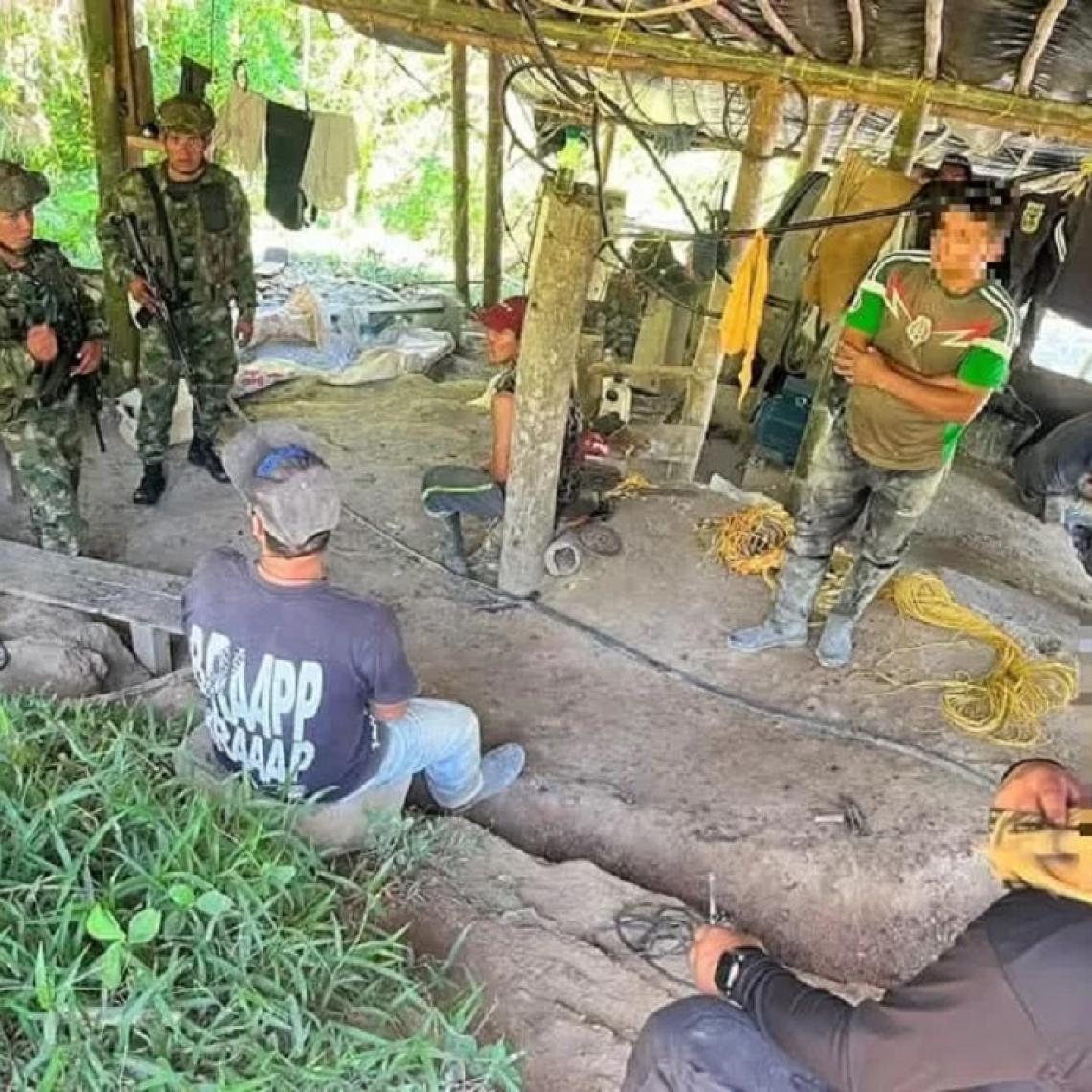 En Caldas, el Ejército captura a 12, por explotación ilícita de yacimientos mineros, e incauta mineral procesado para la extracción de oro