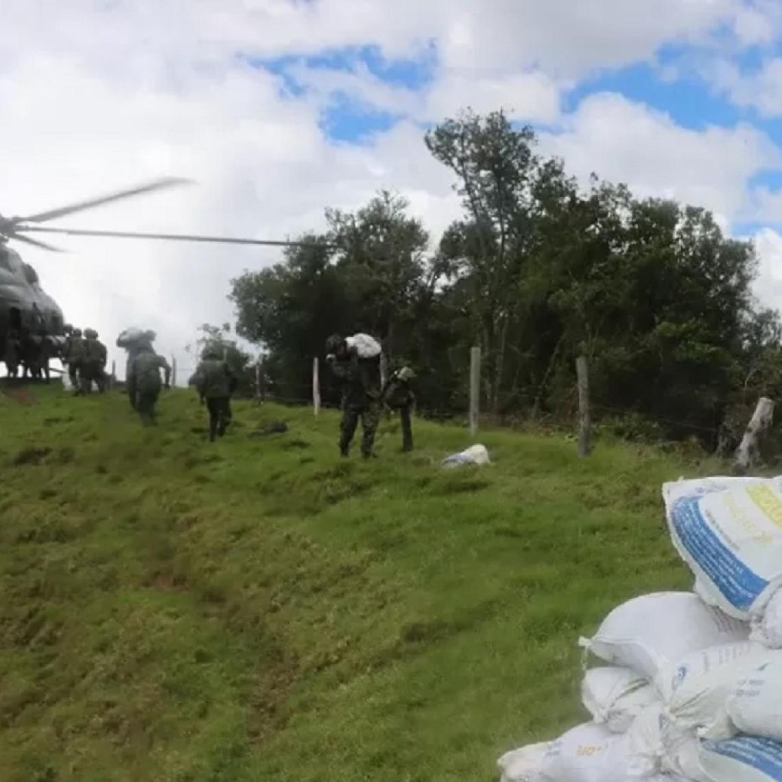 Gracias al apoyo helicoportado del Ejército Nacional, una familia en Santander tendrá vivienda digna