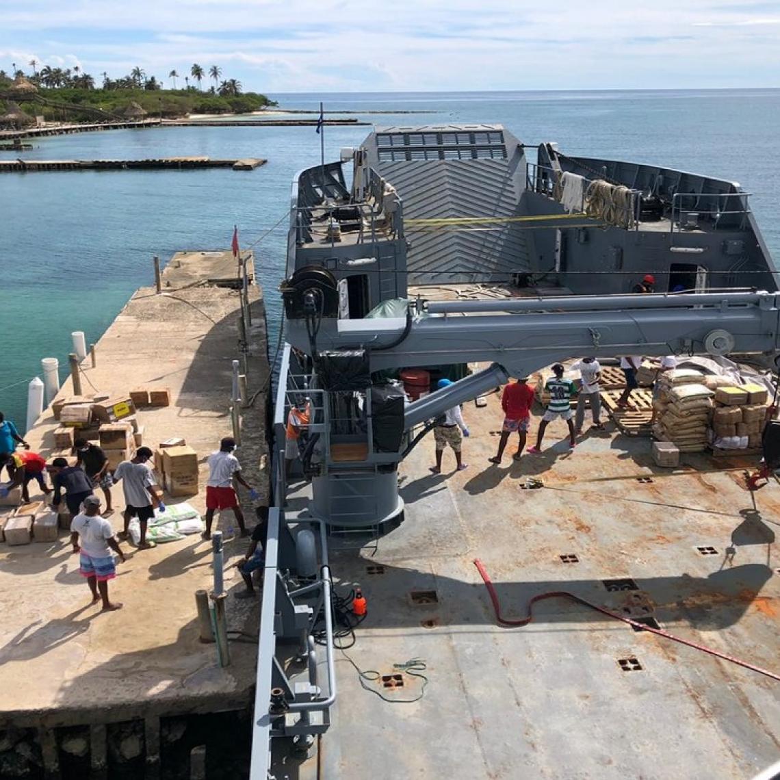 Armada y Gobierno Nacional realizan jornada de asistencia humanitaria en el Archipiélago de San Bernardo