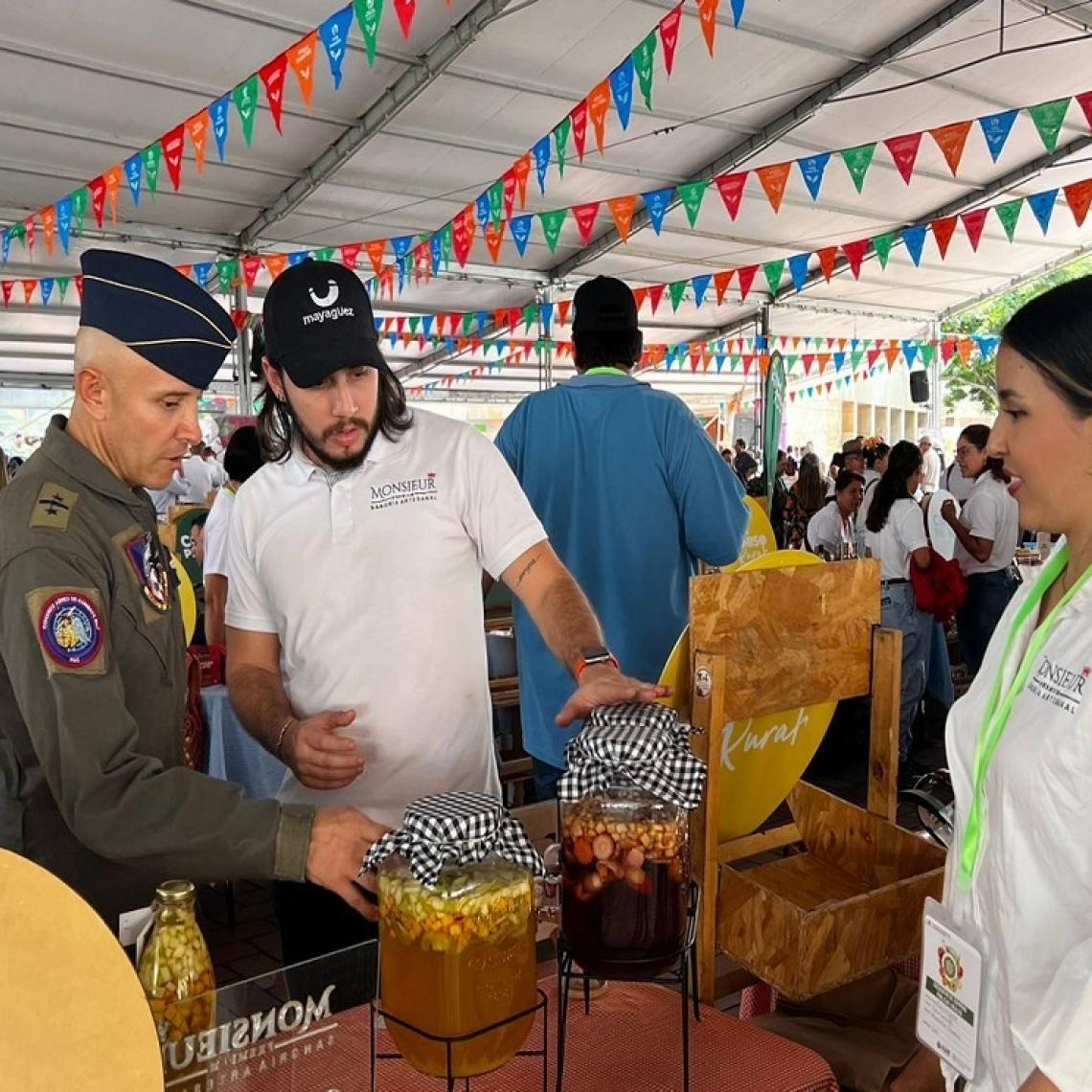 En Cali se llevó a cabo la primera Rueda de Negocios y Muestra Empresarial Emprendedores Comunitarios