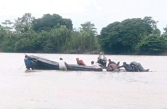 Armada de Colombia rescató cuatro personas en el río Atrato