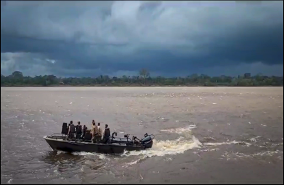 Armada de Colombia rescató a dos pescadores que naufragaron en el río Guaviare