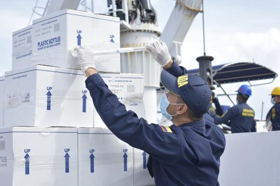 Armada transporta más de 13 toneladas de ayudas humanitarias a Providencia