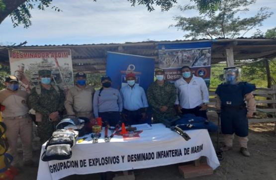 armada de Colombia entrego nueva área libre de sospecha de minas antipersonal en los montes de marina.