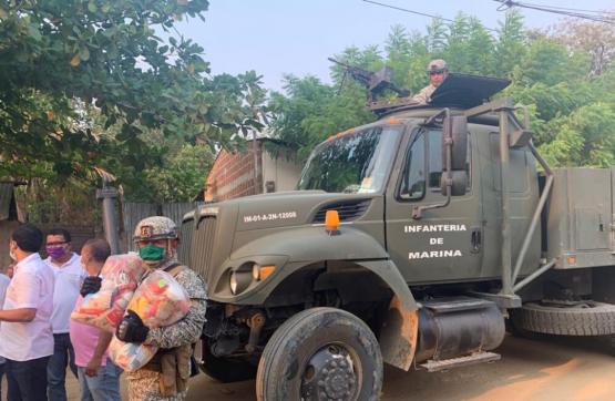 Armada de Colombia transporta y apoya la entrega de 20 toneladas de ayudas humanitarias en Sucre