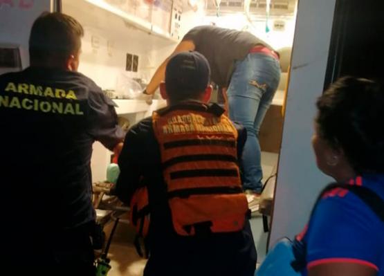 Armada de Colombia asiste a joven extranjera en estado de embarazo