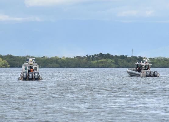 Armada de Colombia busca a hombre que desapareció en aguas del Pacífico 