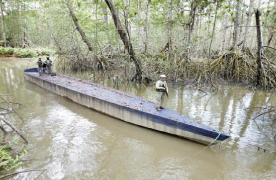 Destruído semisumergible con capacidad para transportar hasta cuatro toneladas de narcóticos en Tumaco