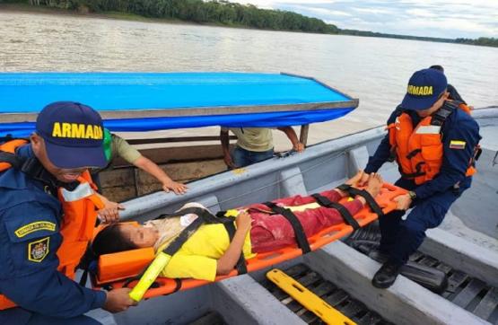 Armada De Colombia evacúa a menor de edad de la etnia Tikuna en Leticia