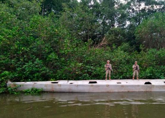 Armada de Colombia incauta semisumergible en el Pacífico colombiano
