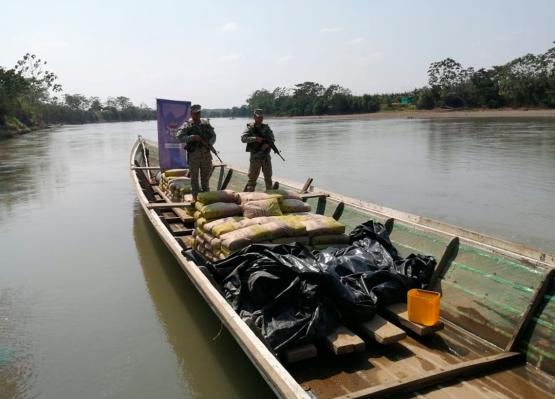 Armada de Colombia incauta más de 16 toneladas de insumos sólidos en el Chocó