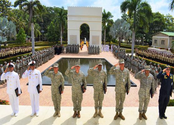 reconocimiento suboficiales 25 años servicio Armada Nacional 