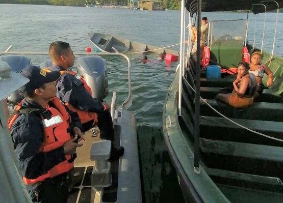 Armada de Colombia rescata a cuatro náufragos en Tumaco