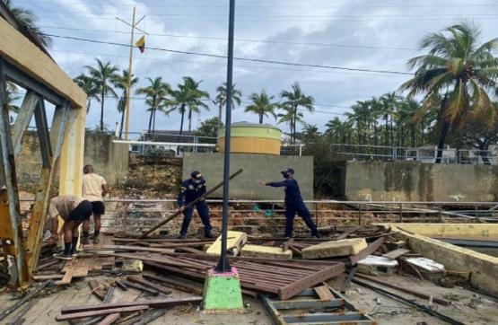 En San Andrés: Fuerzas Militares apoyan remoción de escombros tras paso del huracán Eta