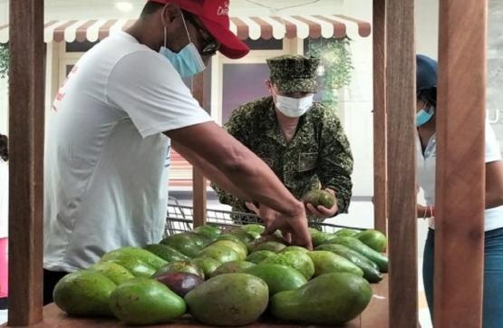 Armada de Colombia aporta al desarrollo económico de los agricultores sucreños