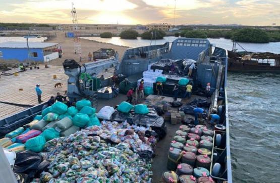 Armada de Colombia llevó 200 toneladas de alimentos a familias de la Alta Guajira