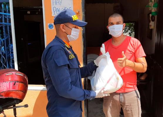 Con apoyo de la Armada Nacional más de 12.000 ayudas humanitarias fueron entregadas en Cartagena 