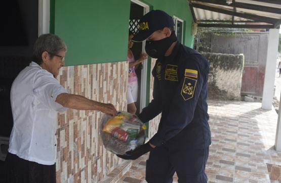 Armada de Colombia participó en la entrega de más de 8.000 ayudas humanitarias en Cartagena