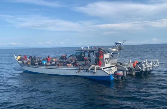 Armada de Colombia asiste a 94 migrantes en Acandí, Chocó