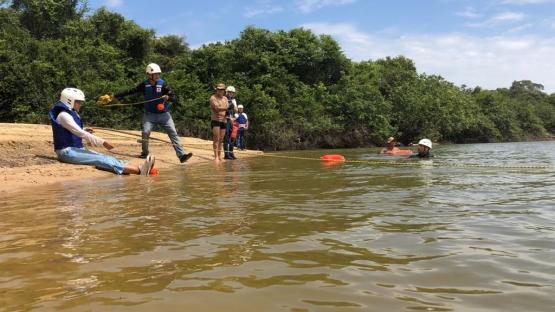 Armada de Colombia capacita organismos de rescate en atención a emergencias por inundaciones
