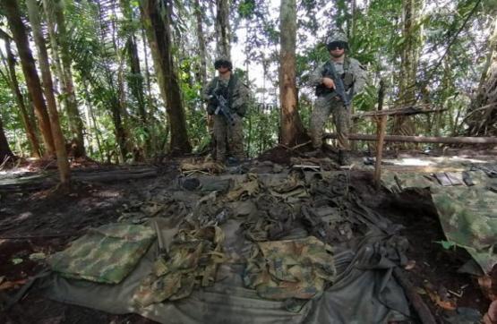 Armada de Colombia neutraliza zona campamentaria y captura un integrante del GAO Clan del Golfo, en Chocó