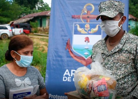 2.500 ayudas humanitarias entrega la Armada de Colombia en los Montes de María, Sucre